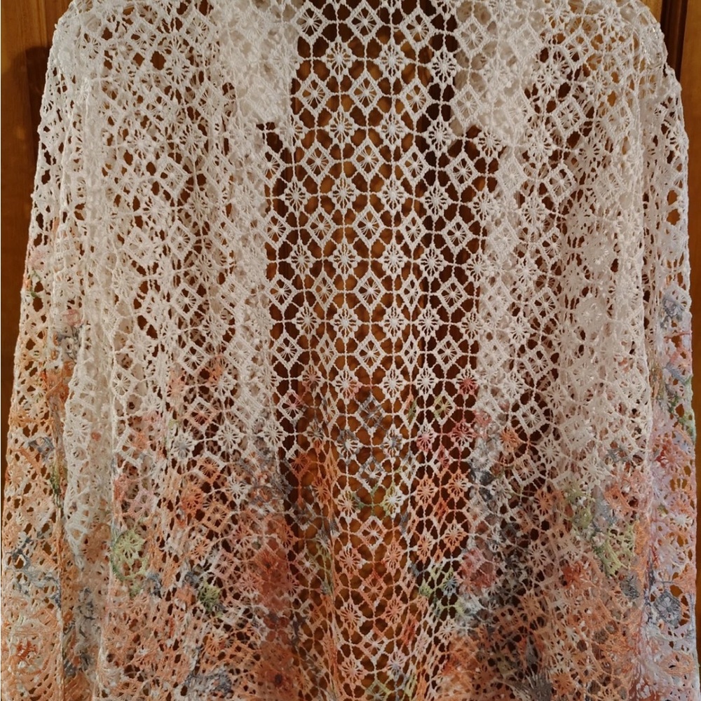 Women’s Floral White Lace Open Cardigan - Picture 2 of 4